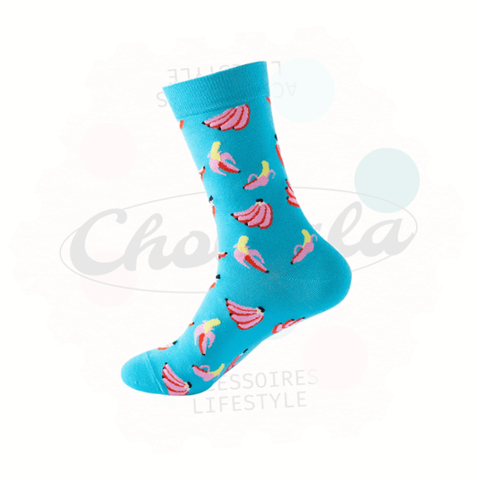 Chaussettes fantaisie avec motifs de bananes sur fond bleu ciel, ajoutant une touche ludique à votre style.