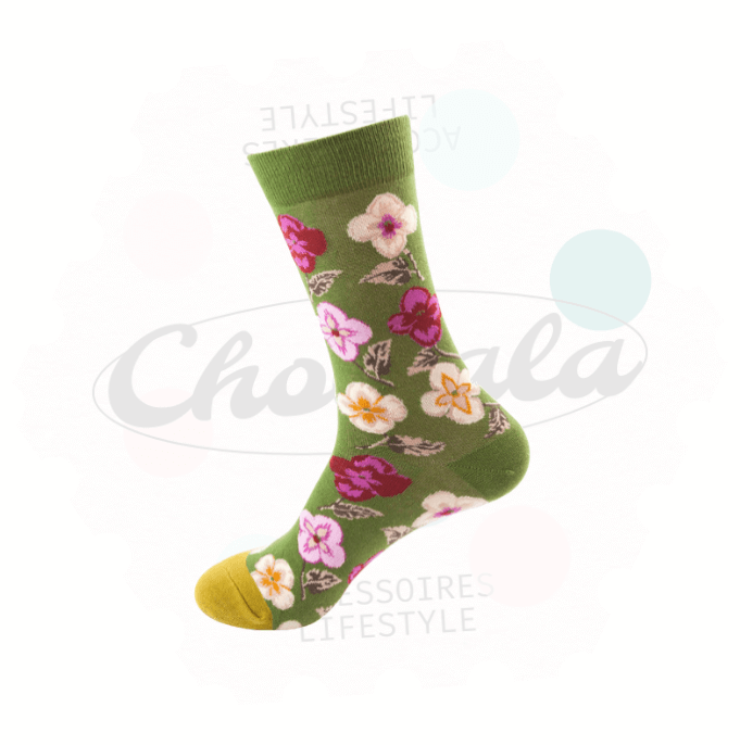 Chaussettes fantaisie vertes avec motif floral coloré, ajoutant une touche printanière et élégante à toutes vos tenues.